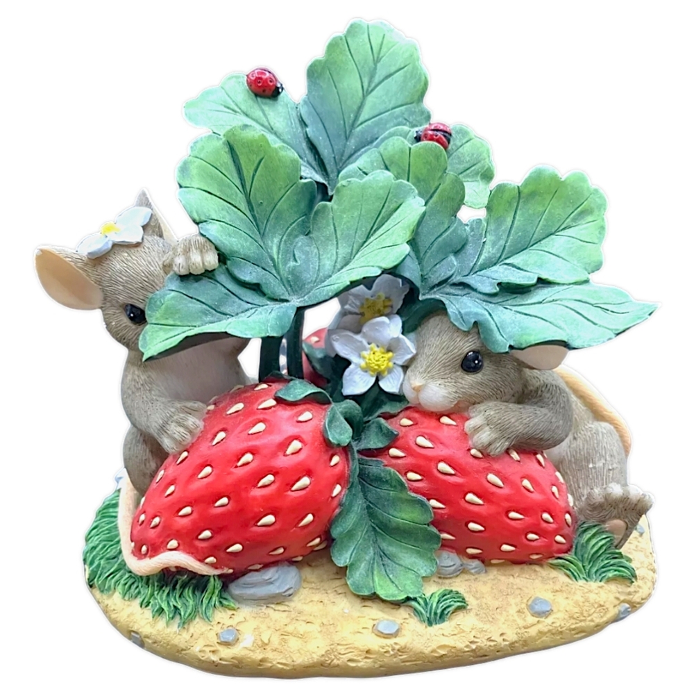 Charming Tails "Sometimes Love Is Berry Shy" 84/125  Retired w/ original b…